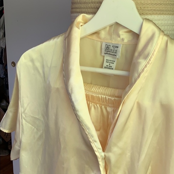 Vintage Yellow Satin Pajama Set! - Picture 8 of 8